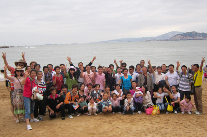 Liangshi staff go for three-days tourist in the National Day to Xiamen.