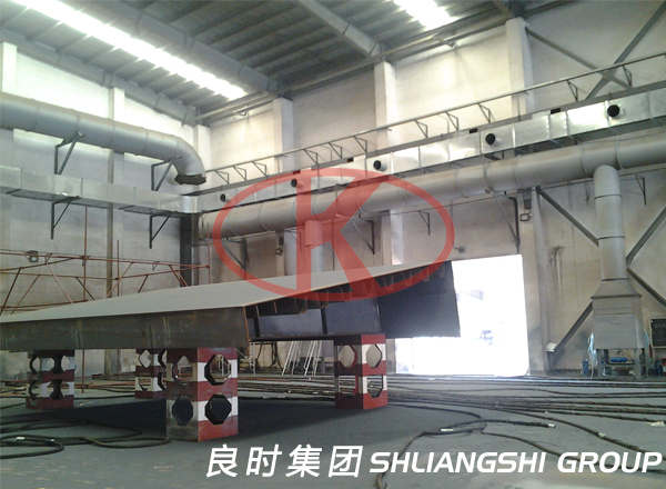 Environmental large steel bridge painting room